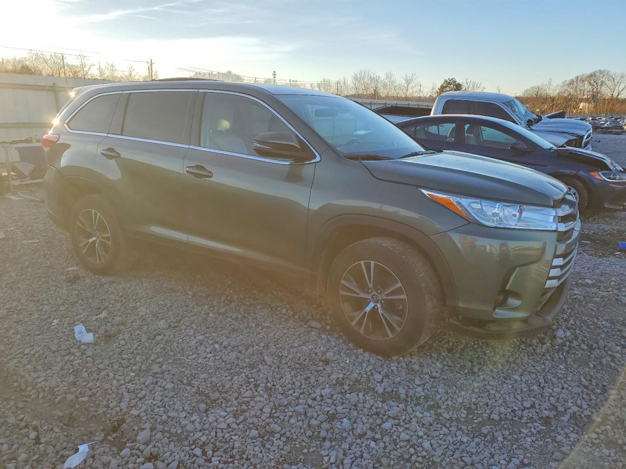 2019 TOYOTA HIGHLANDER LE photo 4