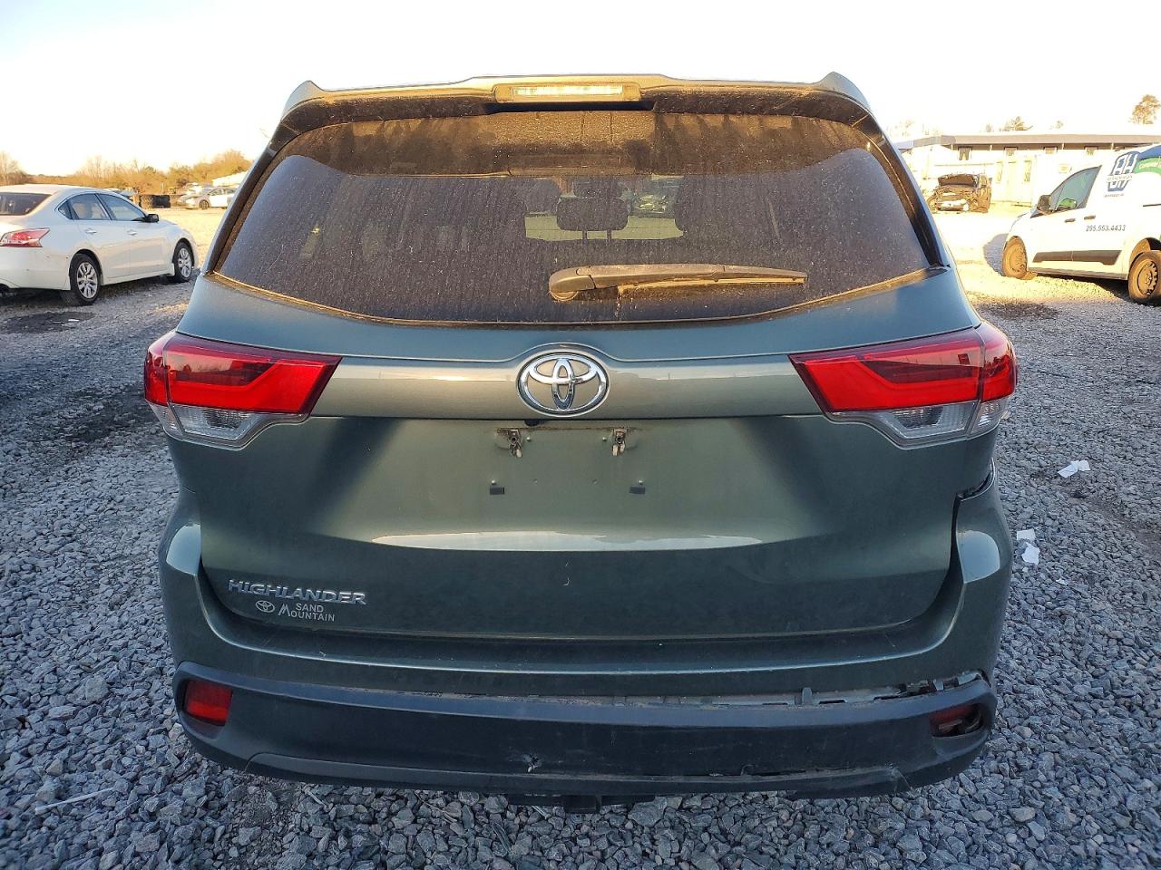 2019 TOYOTA HIGHLANDER LE photo 6