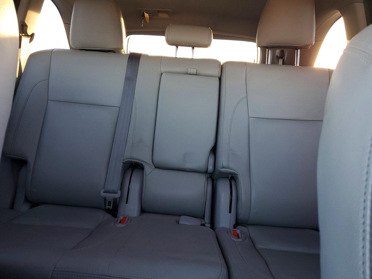 2019 TOYOTA HIGHLANDER LE photo 10