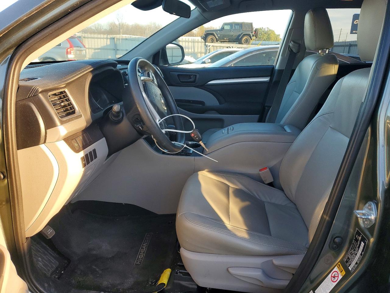 2019 TOYOTA HIGHLANDER LE photo 7