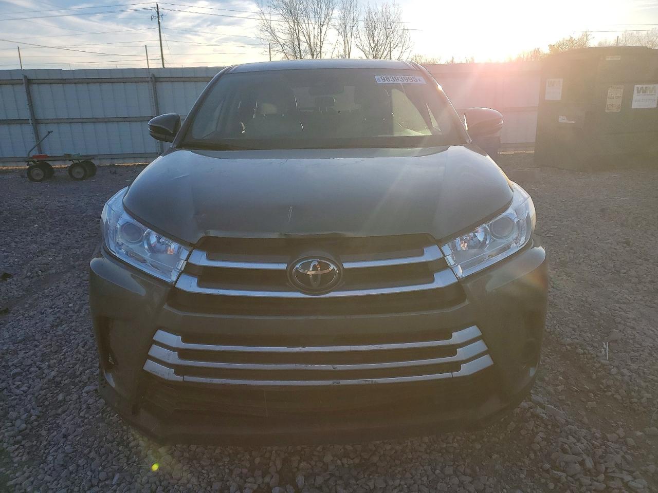 2019 TOYOTA HIGHLANDER LE photo 5