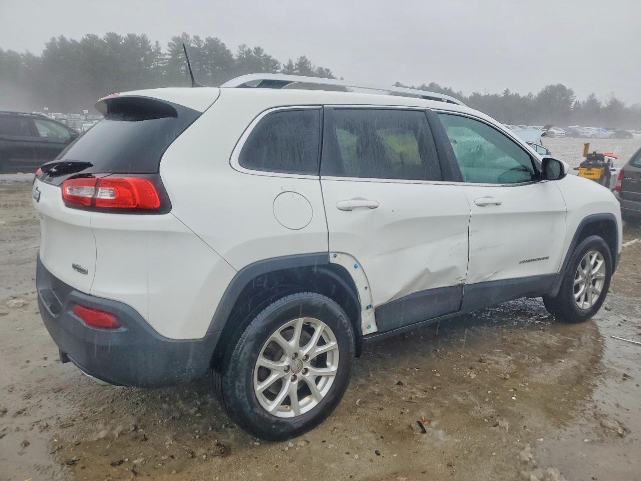 2017 JEEP CHEROKEE LATITUDE photo 3
