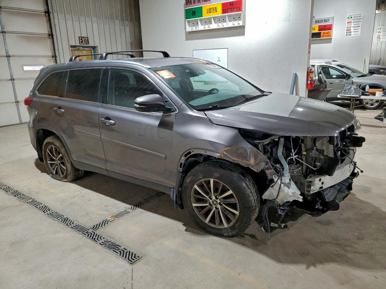 2019 TOYOTA HIGHLANDER SE photo 4