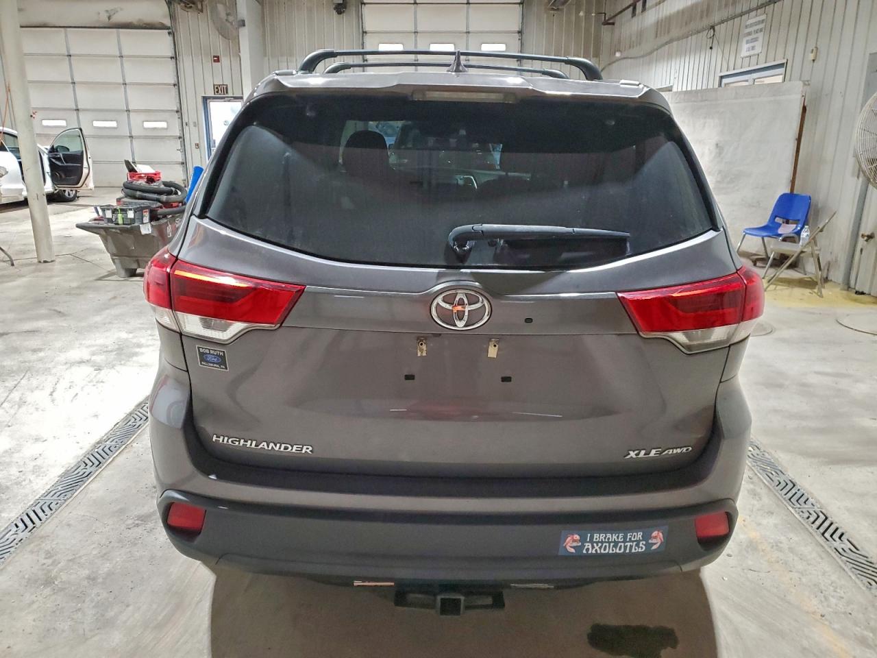 2019 TOYOTA HIGHLANDER SE photo 6