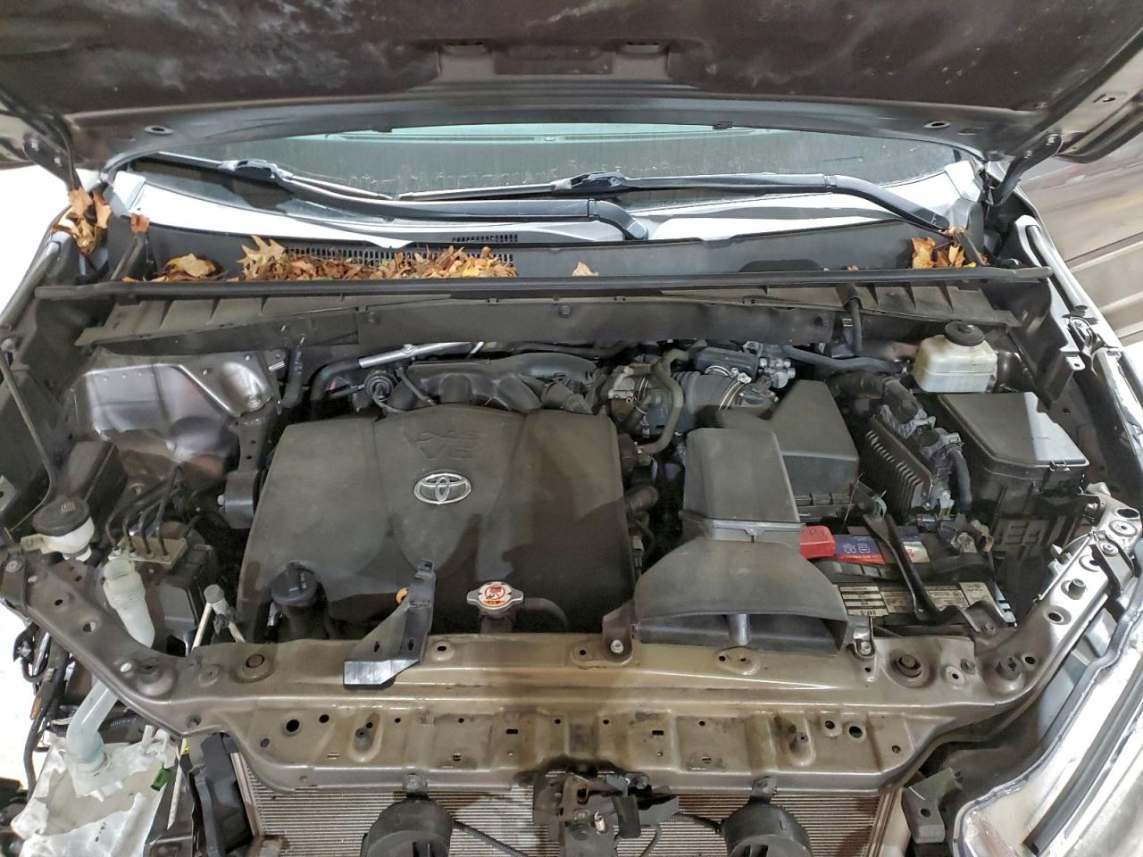 2019 TOYOTA HIGHLANDER SE photo 12