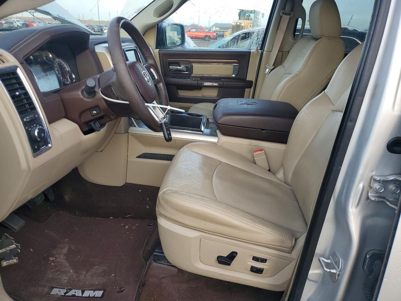 2015 RAM 1500 LARAMIE photo 7