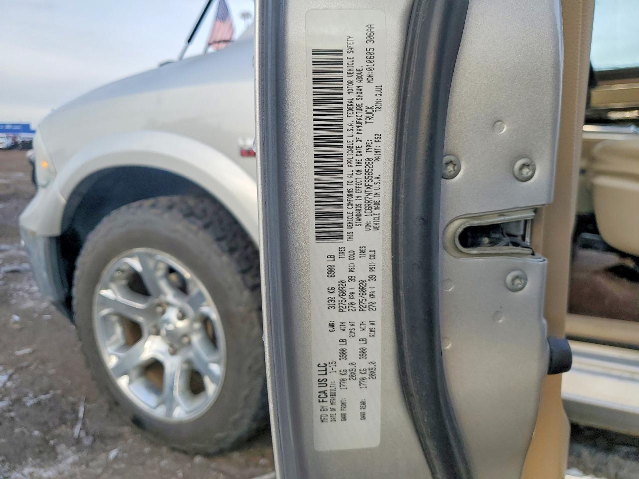 2015 RAM 1500 LARAMIE photo 12