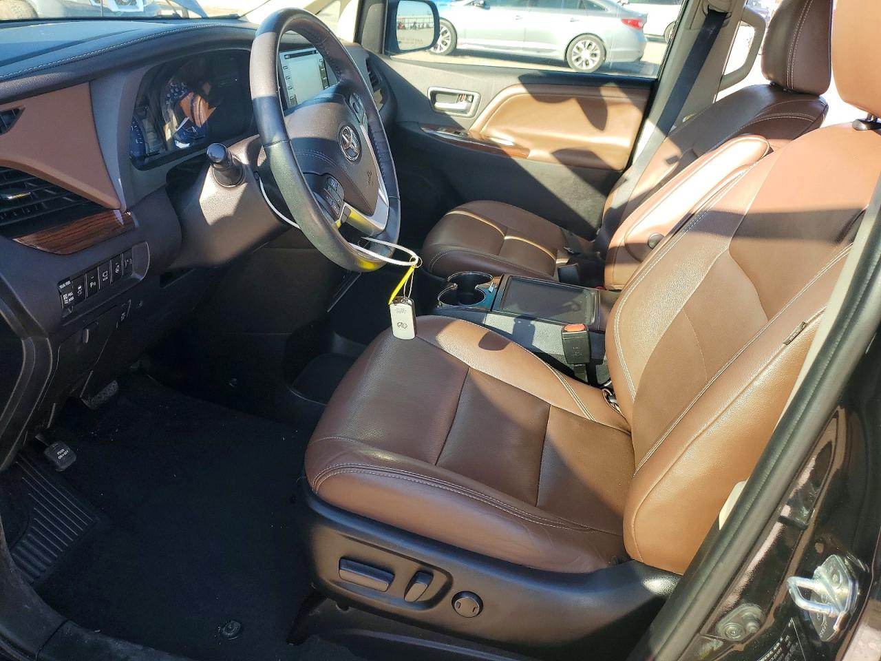 2020 TOYOTA SIENNA photo 7