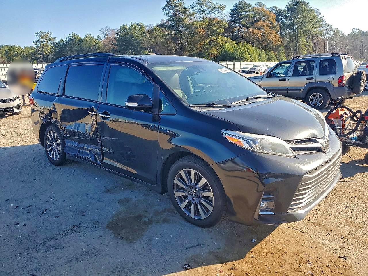 2020 TOYOTA SIENNA photo 4