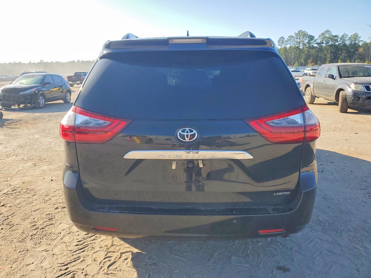 2020 TOYOTA SIENNA photo 6