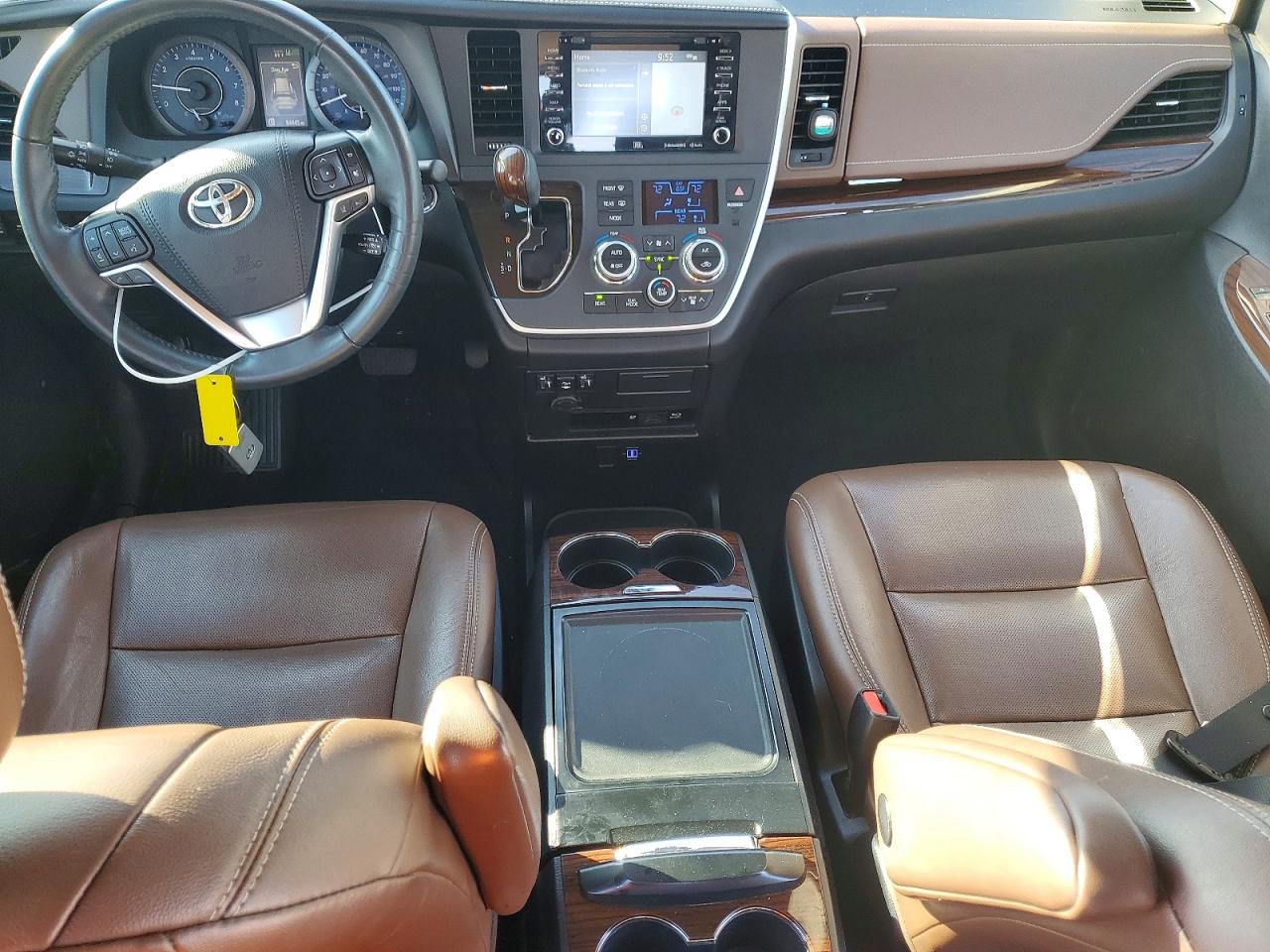 2020 TOYOTA SIENNA photo 8