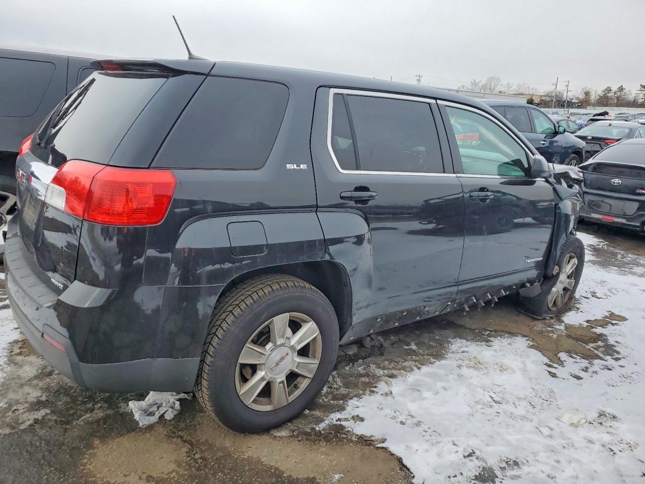 2013 GMC TERRAIN photo 3