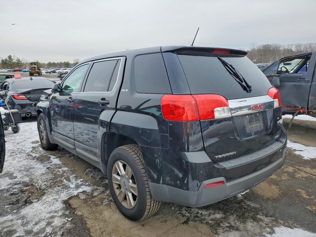 2013 GMC TERRAIN photo 2