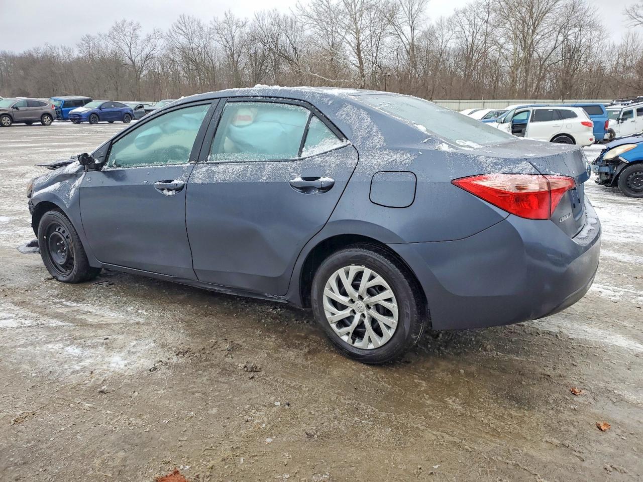 2018 TOYOTA COROLLA L photo 2