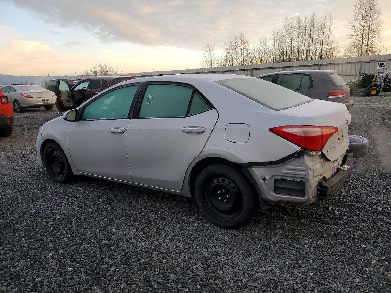 2017 TOYOTA COROLLA LE photo 2