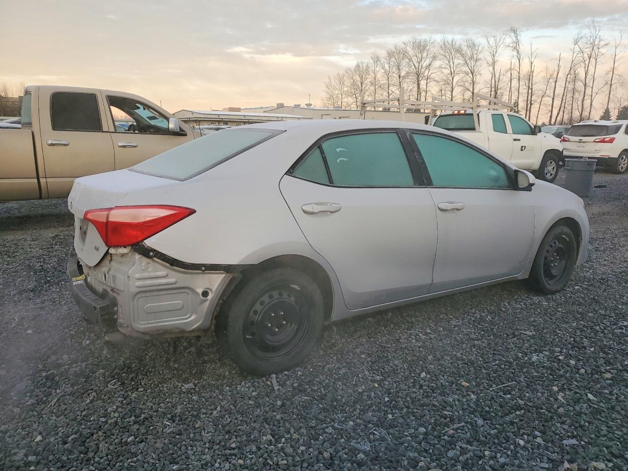 2017 TOYOTA COROLLA LE photo 3