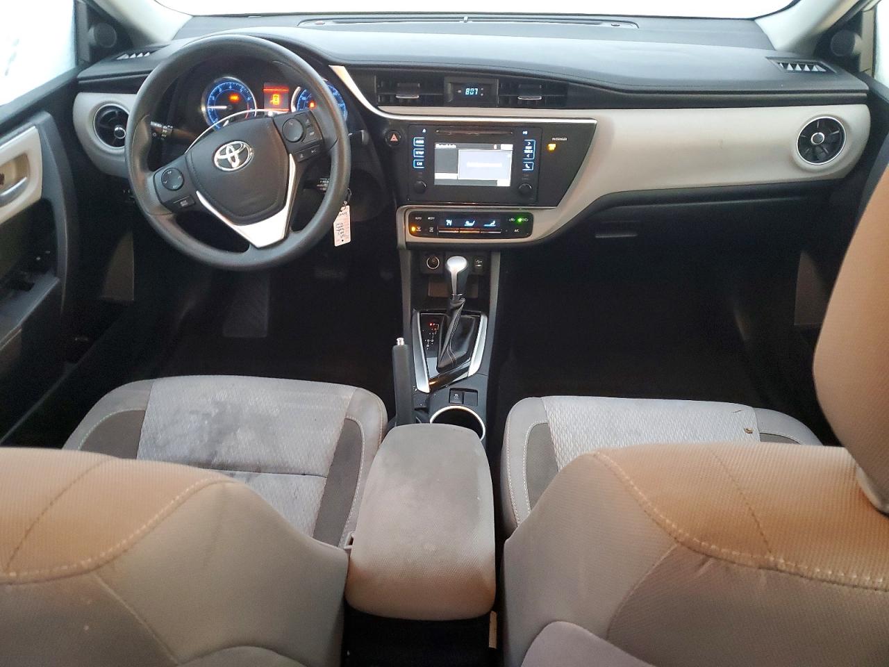 2017 TOYOTA COROLLA LE photo 8