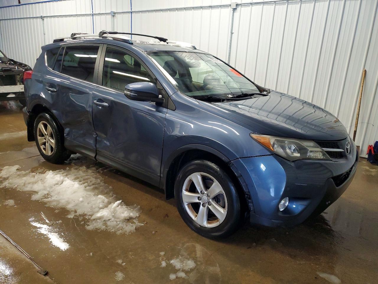 2013 TOYOTA RAV4 XLE photo 4