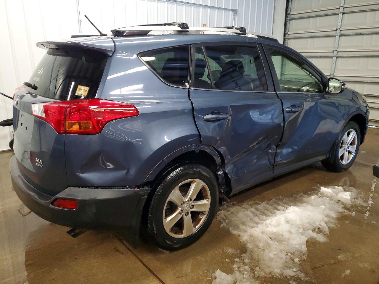 2013 TOYOTA RAV4 XLE photo 3