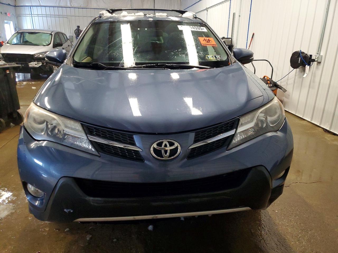2013 TOYOTA RAV4 XLE photo 5