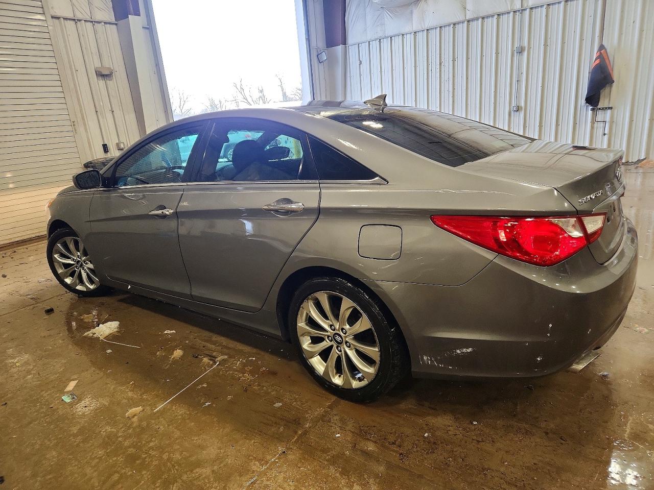 2013 HYUNDAI SONATA SE photo 2