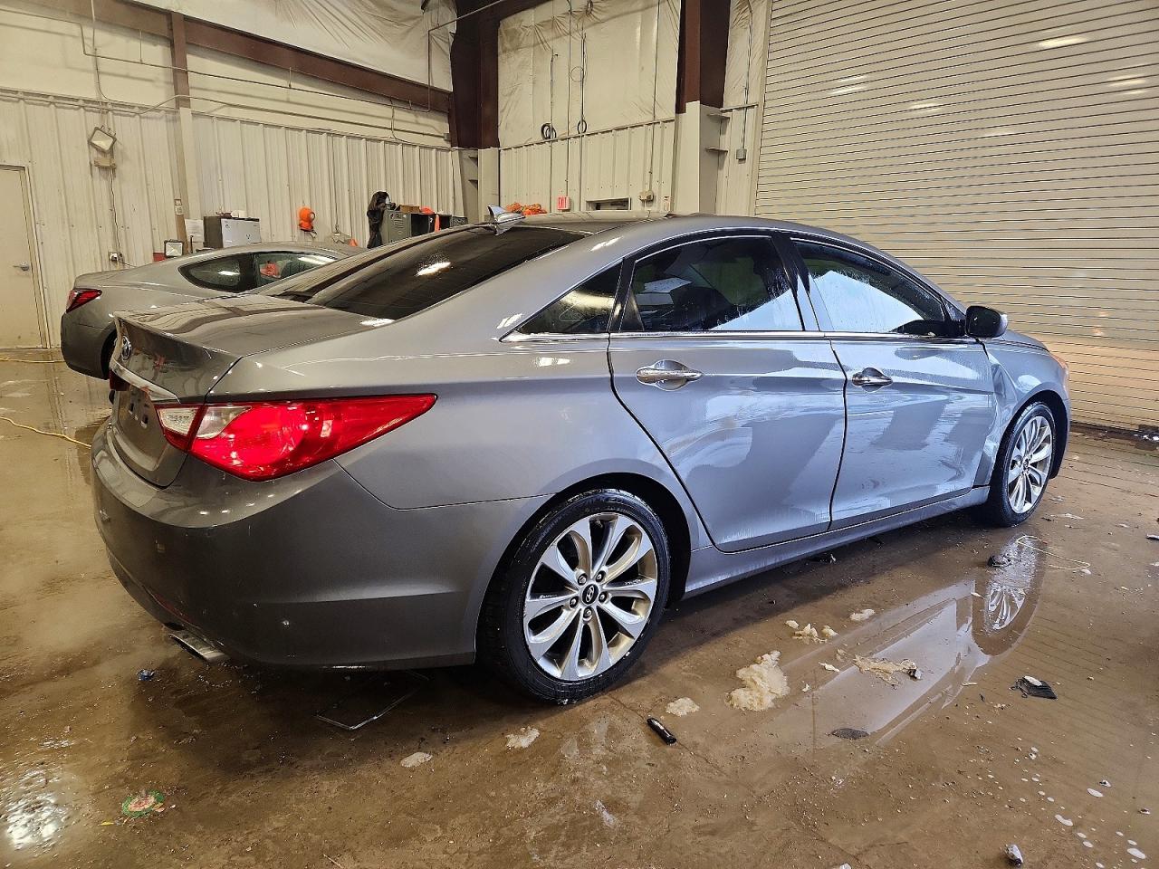 2013 HYUNDAI SONATA SE photo 3