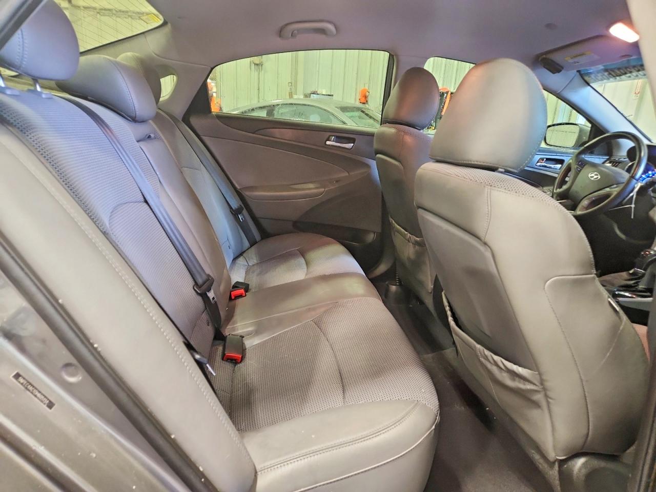 2013 HYUNDAI SONATA SE photo 10