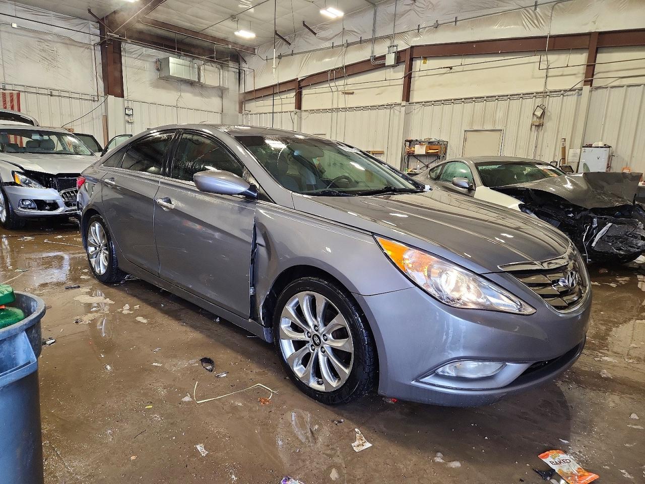2013 HYUNDAI SONATA SE photo 4
