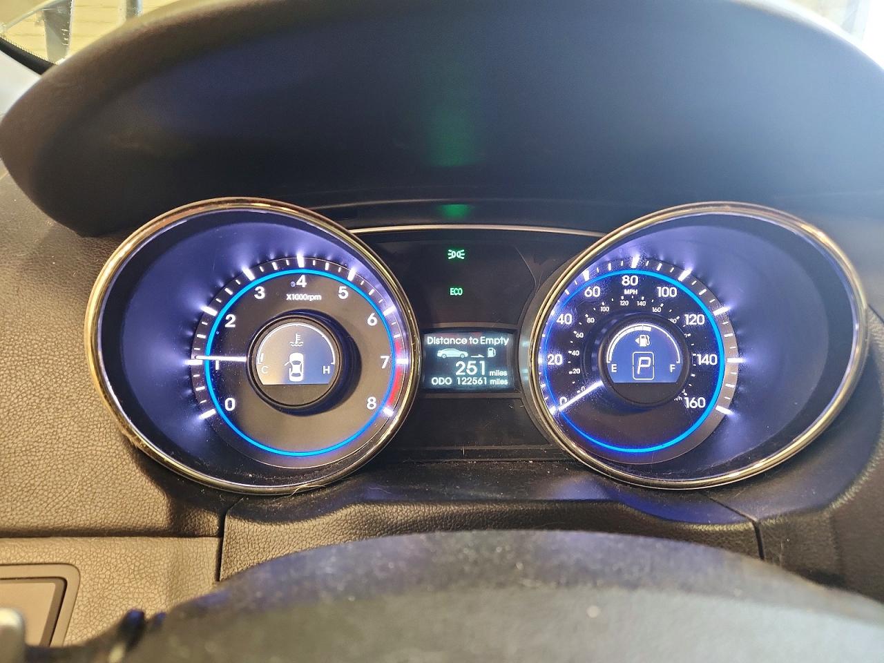2013 HYUNDAI SONATA SE photo 9