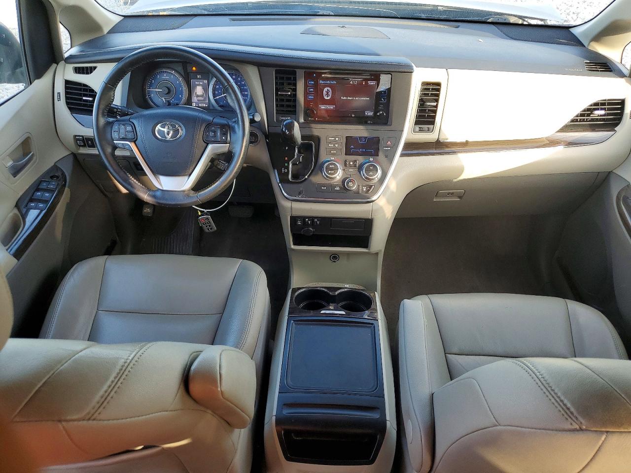 2015 TOYOTA SIENNA XLE photo 8