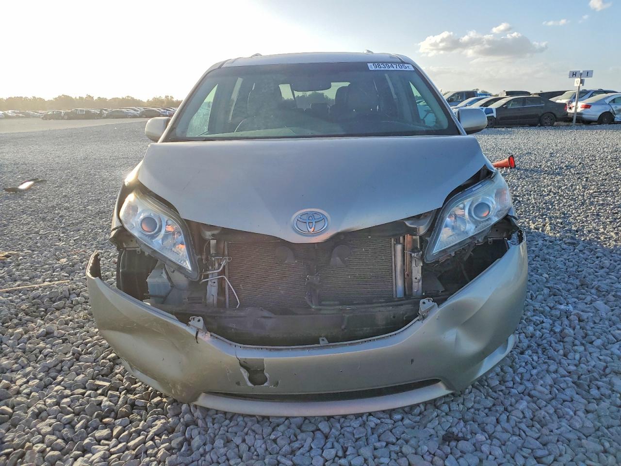 2015 TOYOTA SIENNA XLE photo 5