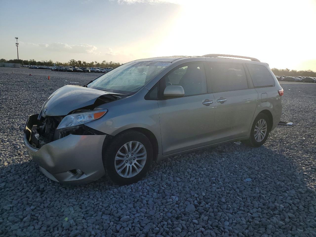 2015 TOYOTA SIENNA