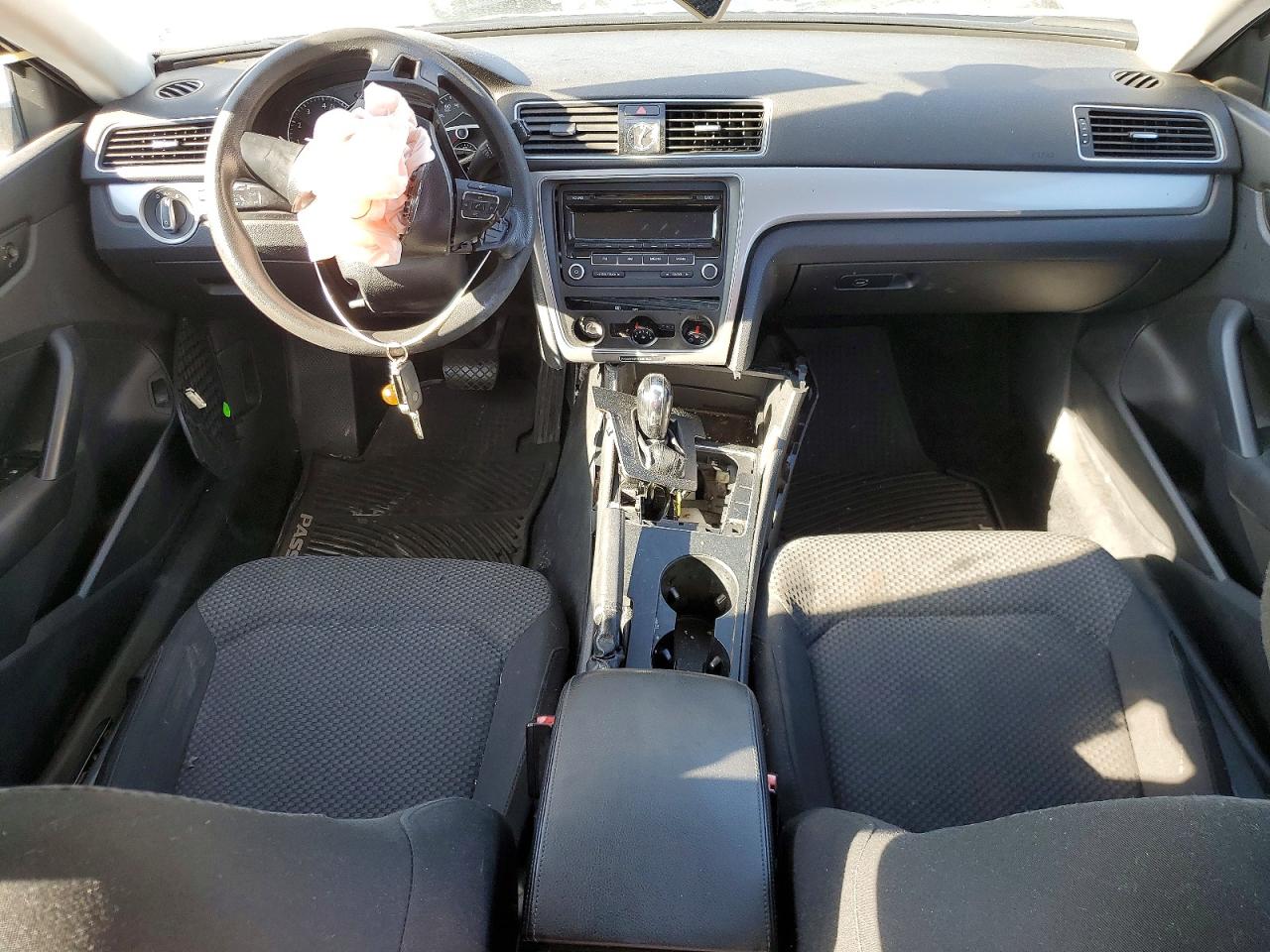 2014 VOLKSWAGEN PASSAT S photo 8