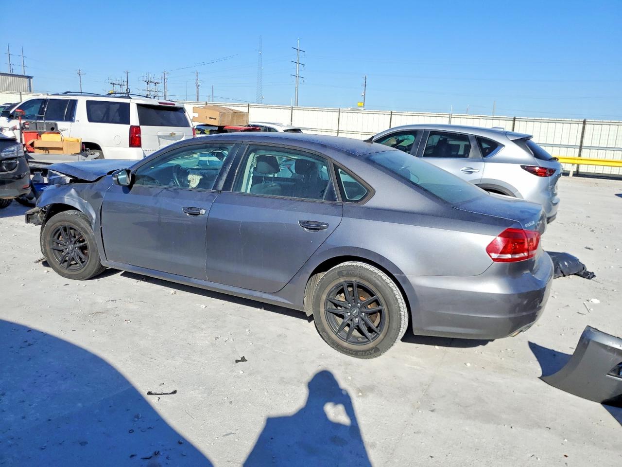 2014 VOLKSWAGEN PASSAT S photo 2