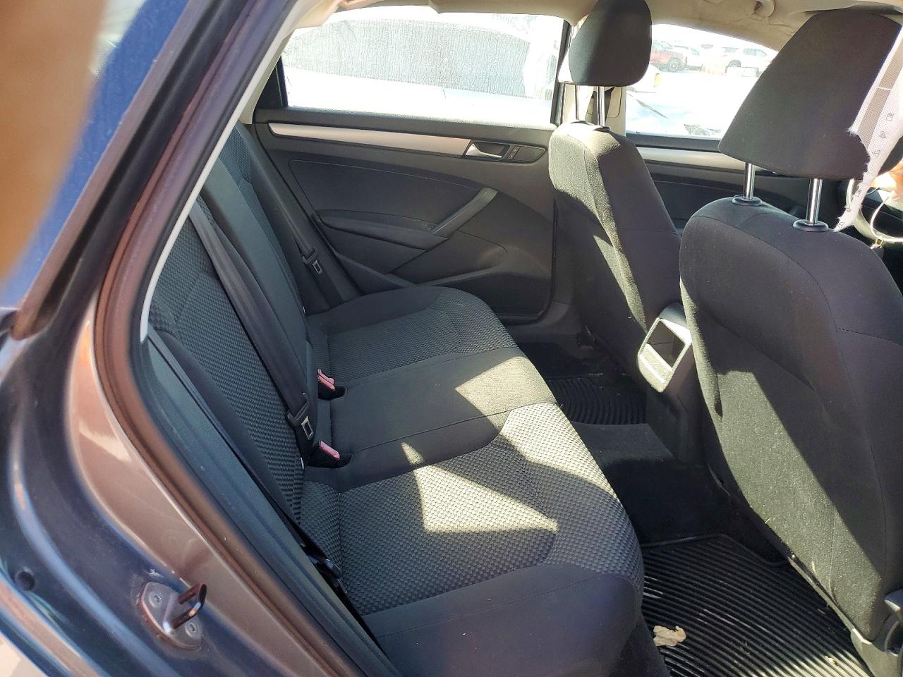 2014 VOLKSWAGEN PASSAT S photo 10