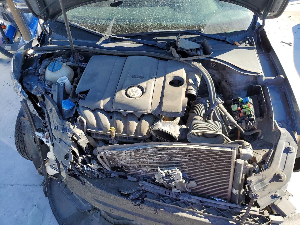 2014 VOLKSWAGEN PASSAT S photo 11