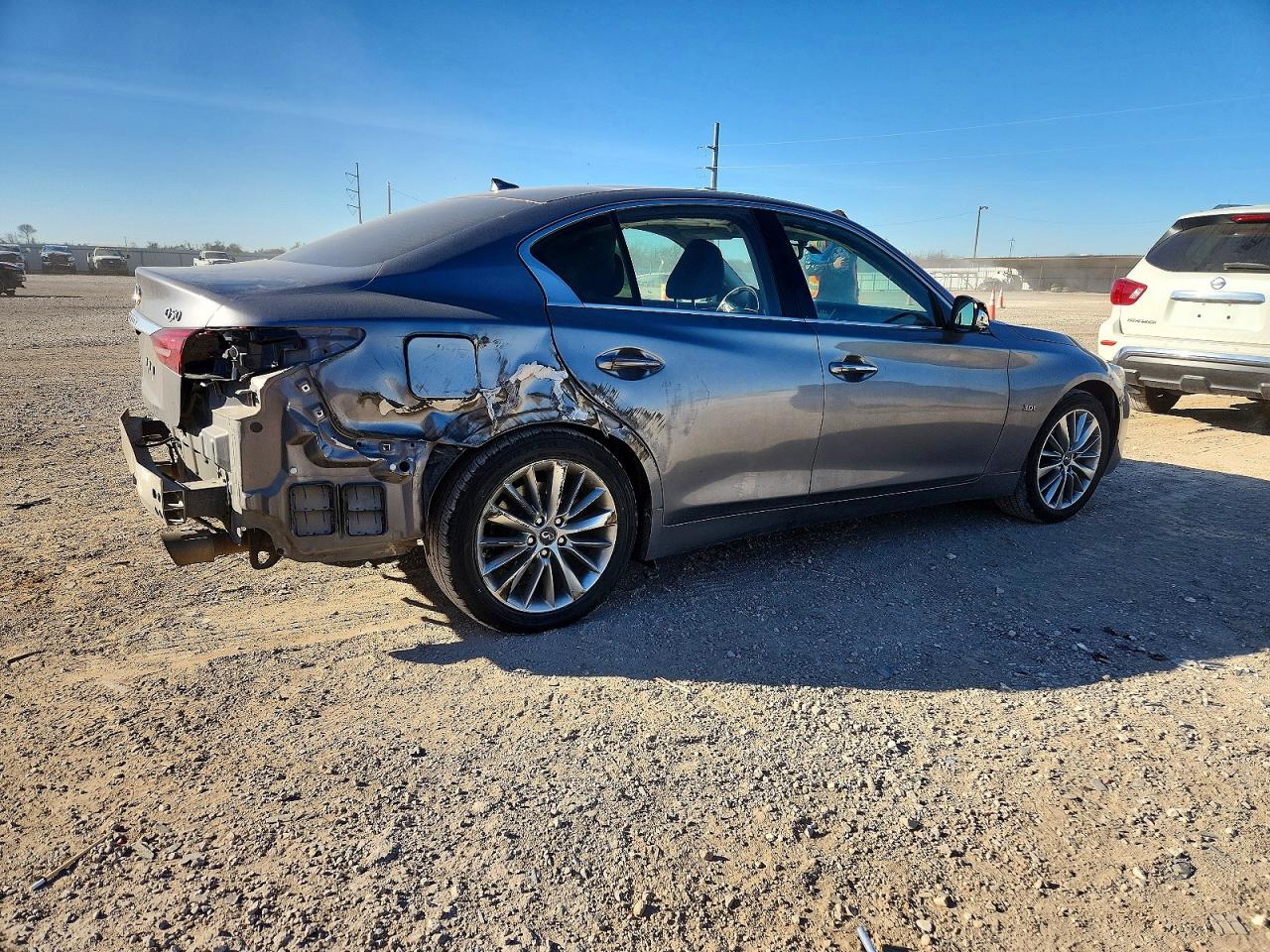 2018 INFINITI Q50 LUXE photo 3