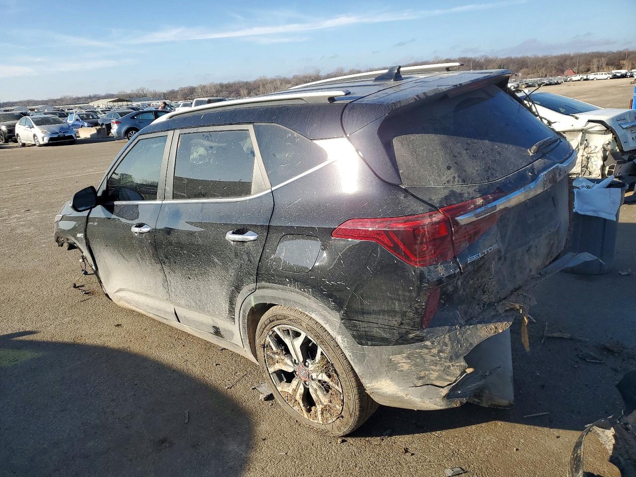 2023 KIA SELTOS SX photo 3
