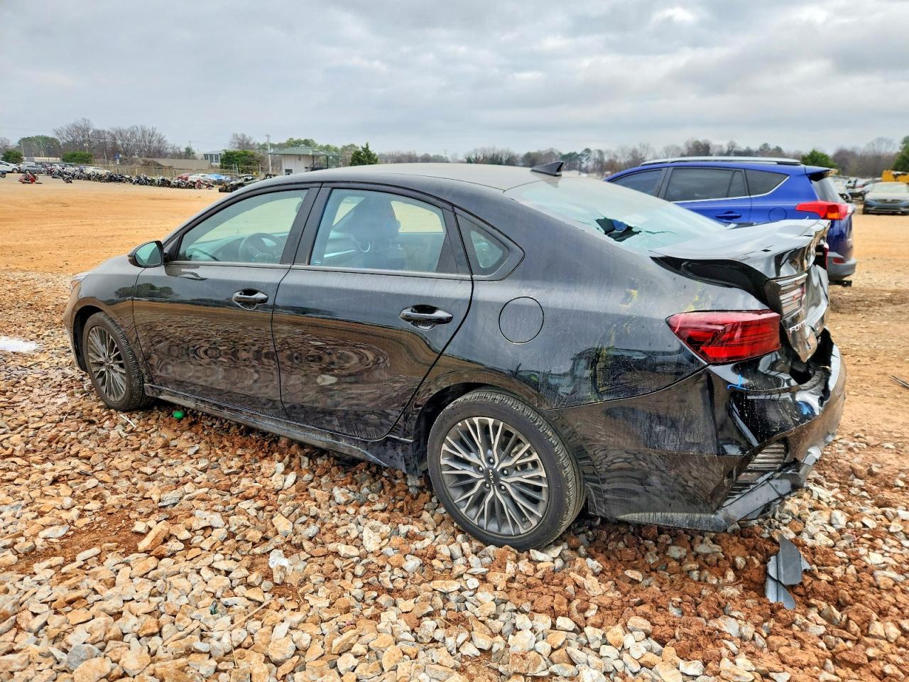 2024 KIA FORTE GT LINE photo 2