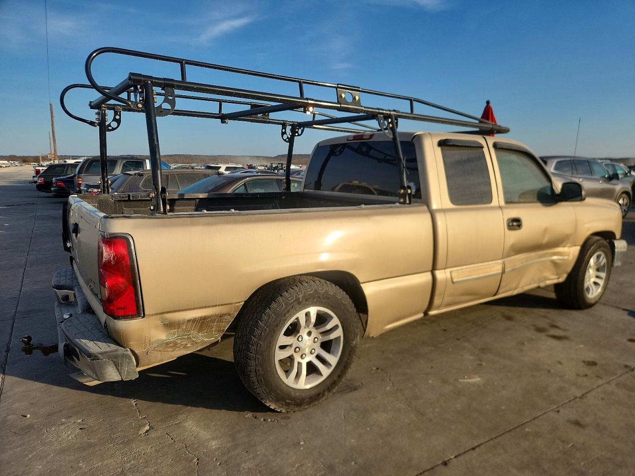 2004 CHEVROLET SILVERADO C1500 photo 3