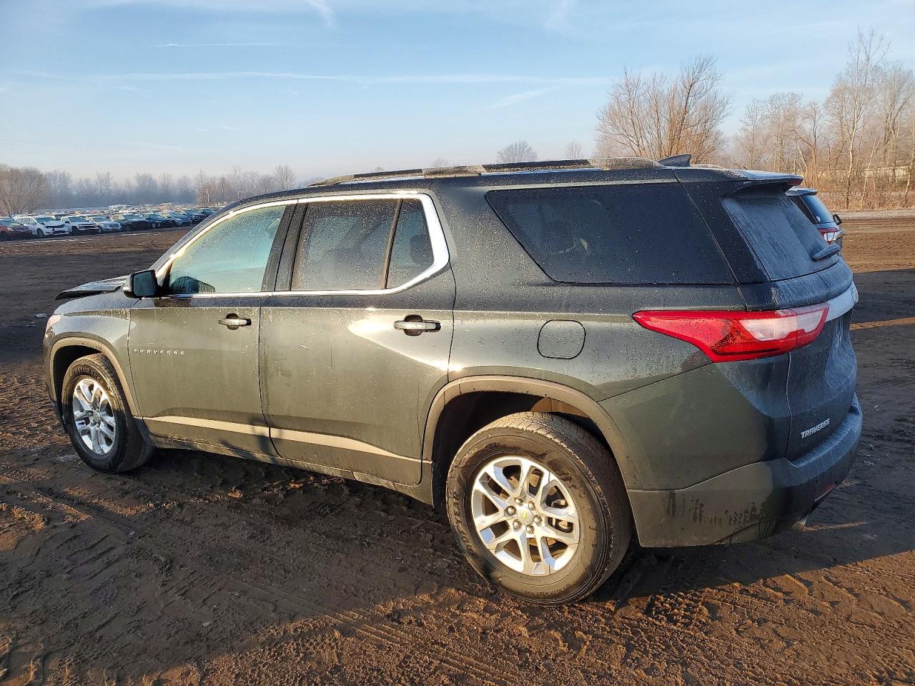 2020 CHEVROLET TRAVERSE LT photo 2