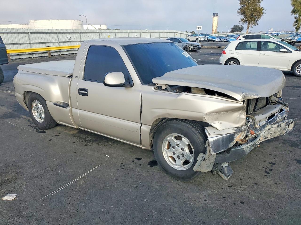 2004 CHEVROLET SILVERADO C1500 photo 4