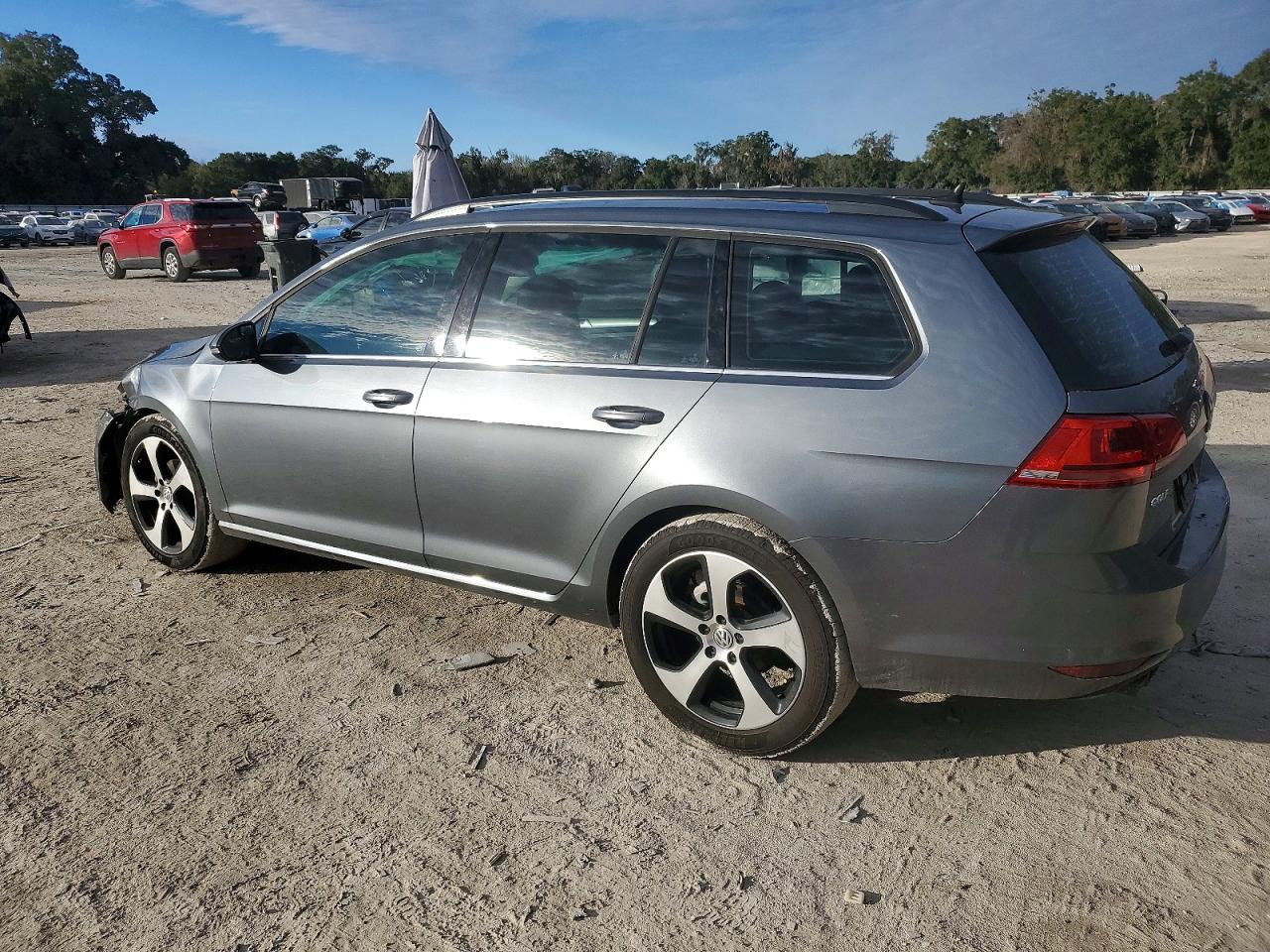 2015 VOLKSWAGEN GOLF SPORTWAGEN TDI S photo 2