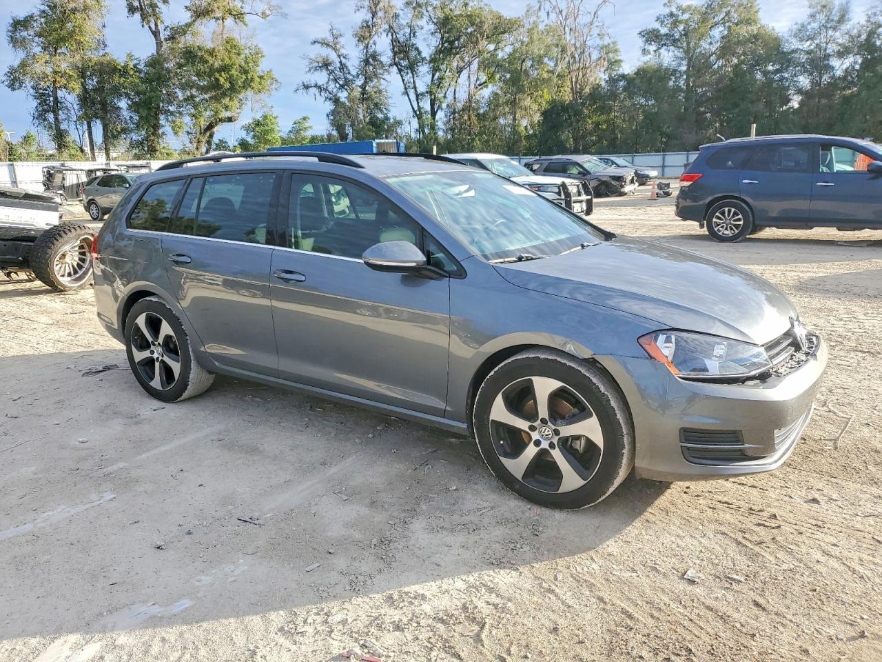 2015 VOLKSWAGEN GOLF SPORTWAGEN TDI S photo 4
