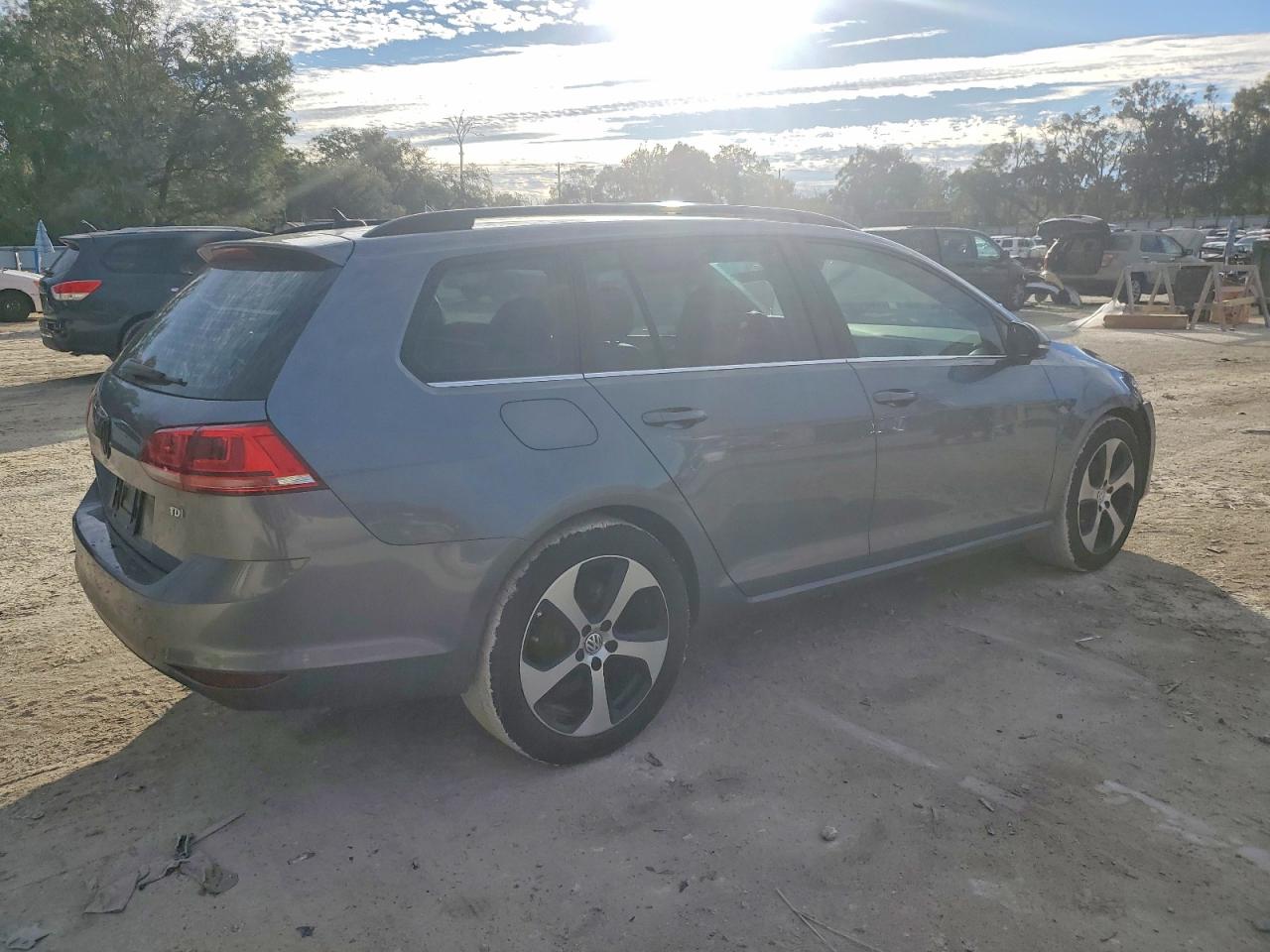 2015 VOLKSWAGEN GOLF SPORTWAGEN TDI S photo 3