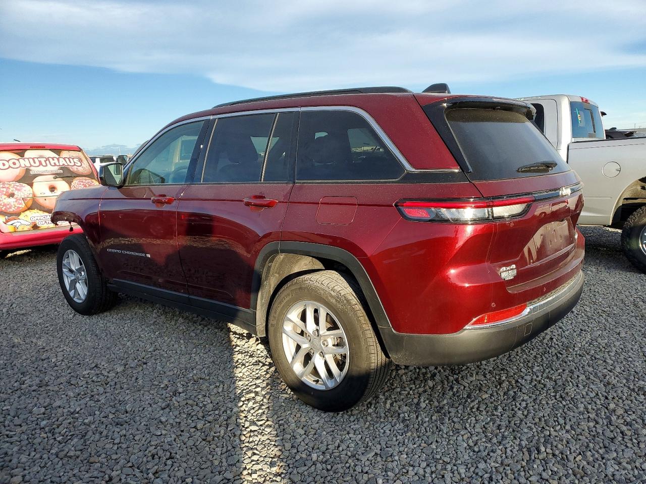 2024 JEEP GRAND CHEROKEE LAREDO photo 2