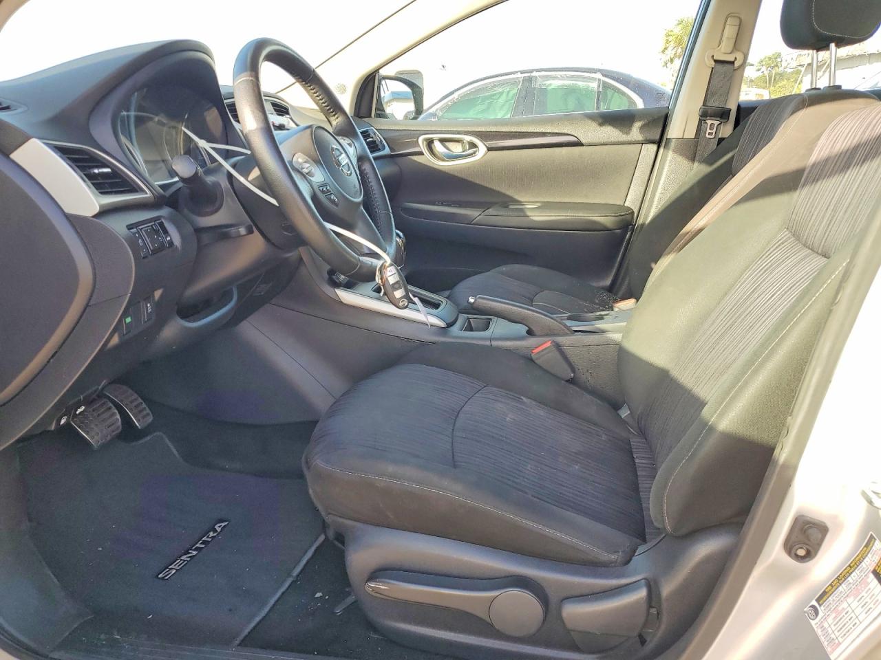 2019 NISSAN SENTRA S photo 7