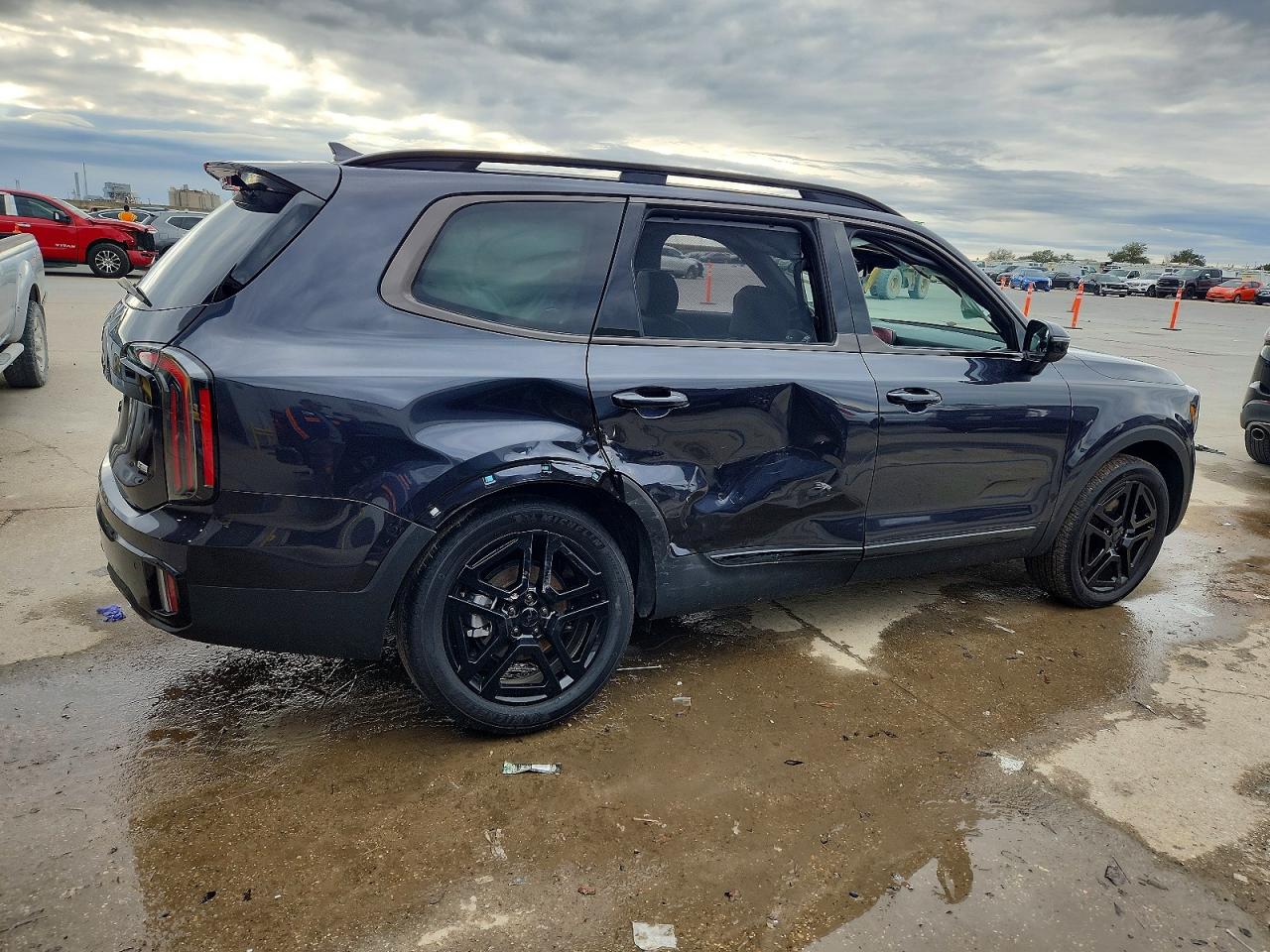 2025 KIA TELLURIDE SX photo 3