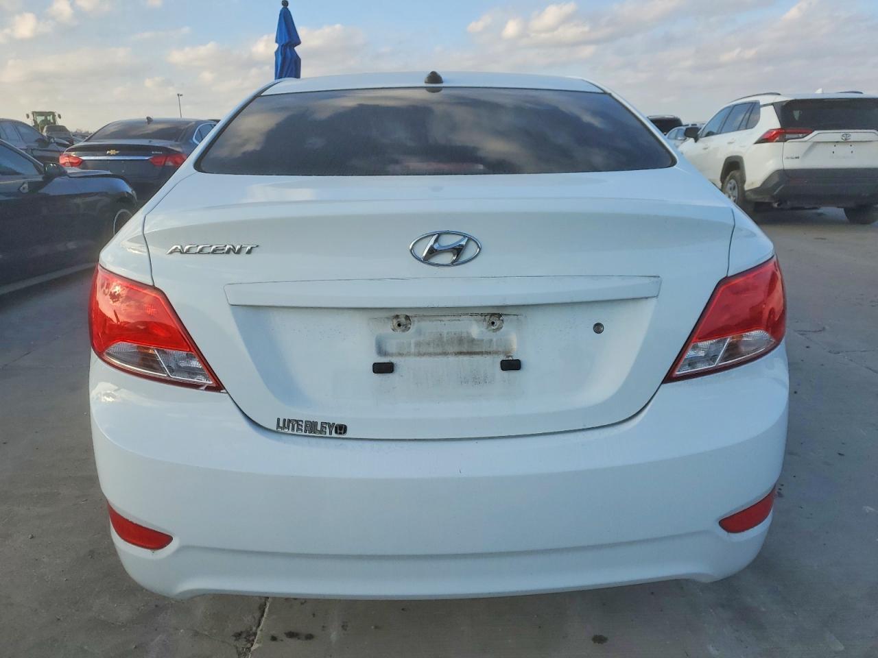 2016 HYUNDAI ACCENT SE photo 6