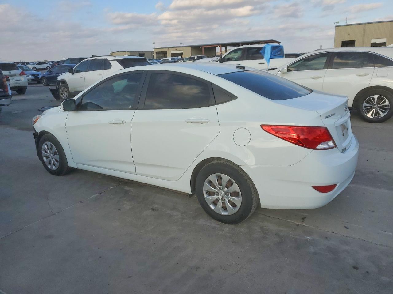 2016 HYUNDAI ACCENT SE photo 2